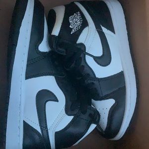 A1 Jordan’s black and white